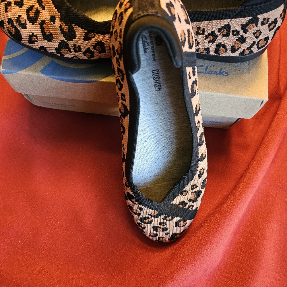 Clarks Cloudsteppers Animal Print Knit Flats